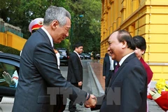 Cérémonie d'accueil officielle du Premier ministre singapourien Lee Hsien Loong à Hanoi