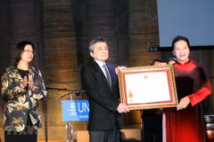 La présidente de l’AN Nguyên Thi Kim Ngân rencontre la communauté vietnamienne en France