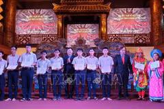 Bourses d’Odon Vallet aux étudiants de Thua Thien Hue