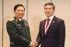 Activités du ministre vietnamien de la Défense au 18e Dialogue de Shangri-La
