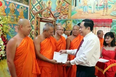 Fête du Nouvel An des Khmers : le président du CC du Front de la Patrie à Soc Trang