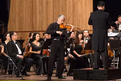 Le violoniste Stéphane Trân Ngoc fait son retour au Vietnam 