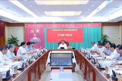 La Commission centrale du contrôle du Parti a tenu les 7 et 8 août à Hanoï, sa 45e réunion, sous l’égide de son président Tran Cam Tu, membre du Bureau Politique, secrétaire du Comité central du Parti. Photo : VNA