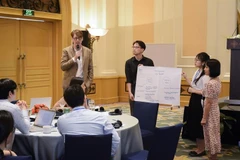 Ces cours de formation ont attiré la participation des managers et enseignants chargés du développement des programmes de formation internationaux de 44 universités. Photo : VietnamPlus