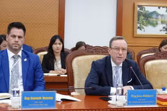 La délégation du Conseil d'affaires UE-ASEAN (EU-ABC) travaille avec le ministère vietnamien des Finances. Photo : comité d'organisation/Vietnam+