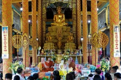 La fête Sene Dolta de l’ethnie khmère dans les provinces d’An Giang, Kiên Giang, Trà Vinh et Sóc Trăng du delta du Mékong dure trois jours.