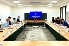 Le vice-ministre des Sciences et des Technologies du Vietnam, Tran Hong Thai a eu une séance de travail avec le Département de l’Industrie, des Sciences, de l'Energie et des Ressources d'Australie. Photo : VNA