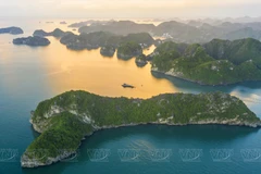 Aube sur la baie de Lan Ha. Photo : Vietnam Illustré