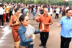 La danse traditionnelle laotienne Lamvong est largement pratiquée parmi le peuple laotien (Photo : Paxaxon)