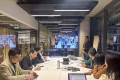 Lors de la séance de travail. Photo : VNA