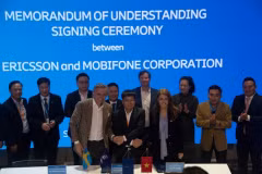 Des représentants d'Ericsson et de MobiFone ont signé le protocole d'accord. (Photo avec l'aimable autorisation d'Ericsson) . 