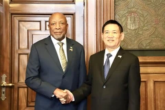 Le vice-Premier ministre vietnamien Ho Duc Phoc (droite) et le président de la République de Namibie Nangolo Mbumba. Photo : VNA