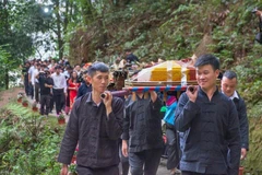 Un rituel dans le cadre du Festival du marché de Phong Luu Khâu Vai. Photo: VNA