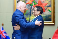 Le Premier ministre Pham Minh Chinh (droite) et son homologue néo-zélandais. Photo: VNA