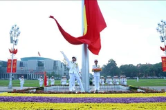 La cérémonie de lever du drapeau pour célébrer le 78e anniversaire de la Fête nationale du Vietnam (2 septembre 1945 - 2 septembre 2023) sur la place Ba Dinh. Photo: VNA