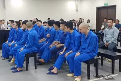 Ouverture du procès des accusés d'un réseau transnational de blanchiment d’argent. Photo: VietnamPlus