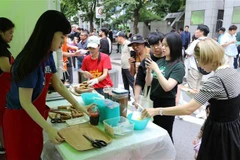 Des plats vietnamiens impressionnent de nombreux convives sud-coréens et internationaux. Photo: VNA