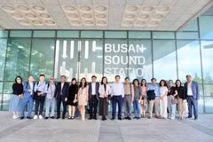 Ngo Phuong Lan, présidente de la VFDA, cheffe de la délégation et les dirigeants des provinces villes au Festival du film de Busan. Photo: tintuc