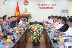 Rencontre de travail entre la délégation de parlementaires et d'entreprises japonais et les autorités de la province de Nam Dinh. Photo: VNA