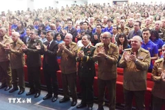 Le ministère cubain des Forces armées révolutionnaires (MINFAR) a solennellement organisé le 11 décembre à La Havane une cérémonie célébrant le 80e anniversaire de la fondation de l'Armée populaire du Vietnam. Photo: VNA 