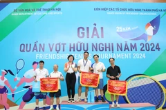 Remise des prix aux gagnants. Photo: VNA