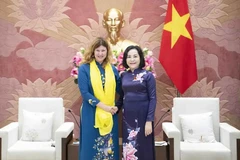 La vice-présidente de l'Assemblée nationale (AN) du Vietnam, Nguyen Thi Thanh (droite) et la représentante de l'UNICEF au Vietnam, Silvia Danailov. Photo: VNA