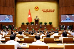 Le ministre de la Culture, des Sports et du Tourisme Nguyen Van Hung répond aux questions des députés. Photo: VNA