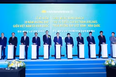 Le Premier ministre Pham Minh Chinh assiste à la cérémonie marquant le 30e anniversaire du 1er vol direct entre le Vietnam et la R. de Corée. Photo: VNA
