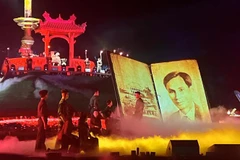 Un numéro artistique interprété lors du programme "L'épopée éternelle" à Quang Tri. Photo: VNA