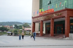 Lao Cai suspend les entrées et les sorties des touristes via son poste frontalier avec la Chine