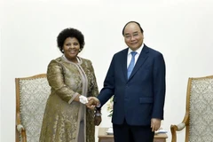 Le PM reçoit la ministre sud-africaine de la Défense et des Anciens combattants