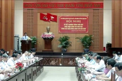 Quang Nam : les garde-côtes aux côtés des pêcheurs locaux