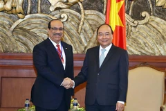 Le PM reçoit des investisseurs du projet de complexe pétrochimique de Nghi Son