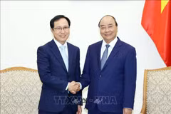 Le Premier ministre Nguyen Xuan Phuc reçoit le directeur général de Samsung Vietnam