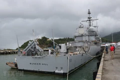 Des navires de la marine américaine en visite dans la ville de Da Nang