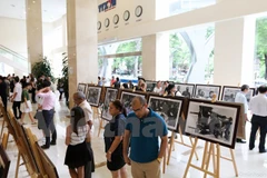 Expo photo sur le dirigeant de la révolution cubaine Che Guevarra à Hanoï