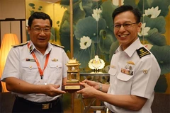 Coopération entre les Marines vietnamienne et singapourienne