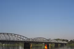 Aménagements panoramiques sur le pont de Truong Tiên