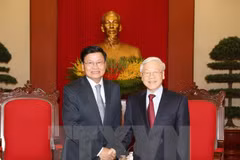 Le PM laotien affirme sa détermination à resserrer les liens avec le Vietnam