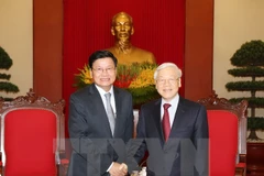 Le PM laotien affirme sa détermination à resserrer les liens avec le Vietnam