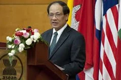 Célébration du 50e anniversaire de l’ASEAN en Indonésie et au Laos