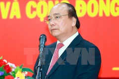 Le PM Nguyên Xuân Phuc part pour le 30ème Sommet de l'ASEAN à Manille