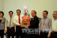 Le président du CC du FPV rend visite à des dignitaires religieux de HCM-Ville