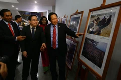 Exposition de photos et de films documentaires sur la Communauté de l’ASEAN à Ninh Binh