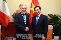 Le vice-PM Pham Binh Minh reçoit le ministre irlandais de l’Education et des Compétences