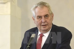 Le président tchèque entame sa visite d'Etat au Vietnam