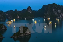 Le président israélien visite la baie de Ha Long 