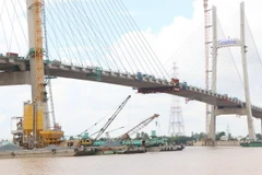 Dong Thap : raccordement du pont Cao Lanh sur le fleuve Tien