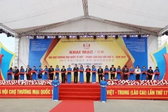 Ouverture de la foire commerciale internationale Vietnam-Chine 2017 à Lao Cai