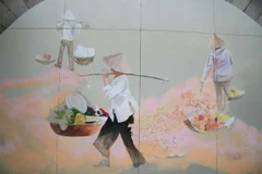 « Souvenirs de Hanoi » sur les voûtes du viaduc de la rue Phùng Hung
